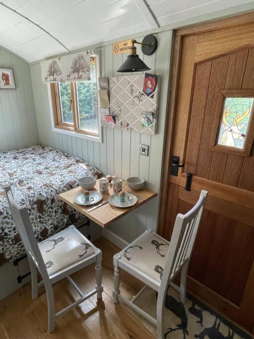 Forest View Shepherd Hut Ewhurst Extérieur photo