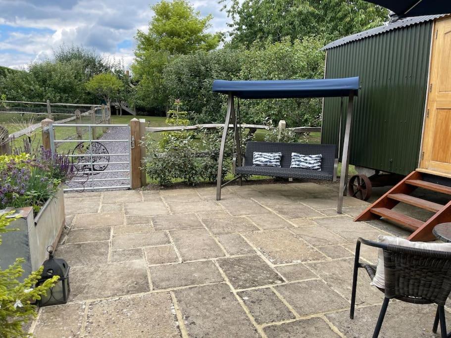 Forest View Shepherd Hut Ewhurst Extérieur photo