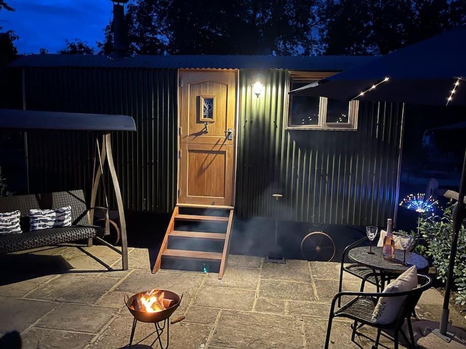Forest View Shepherd Hut Ewhurst Extérieur photo