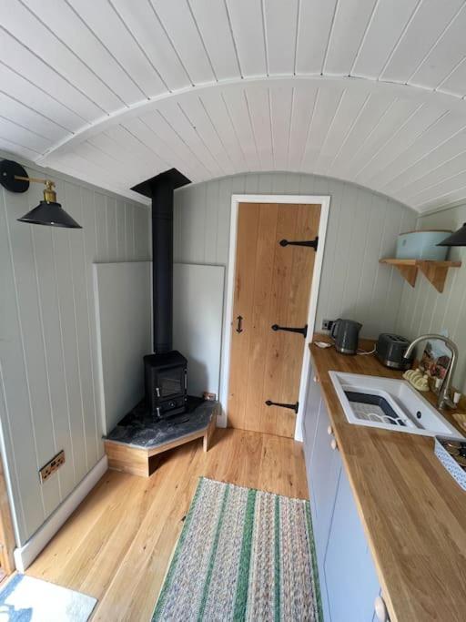 Forest View Shepherd Hut Ewhurst Extérieur photo