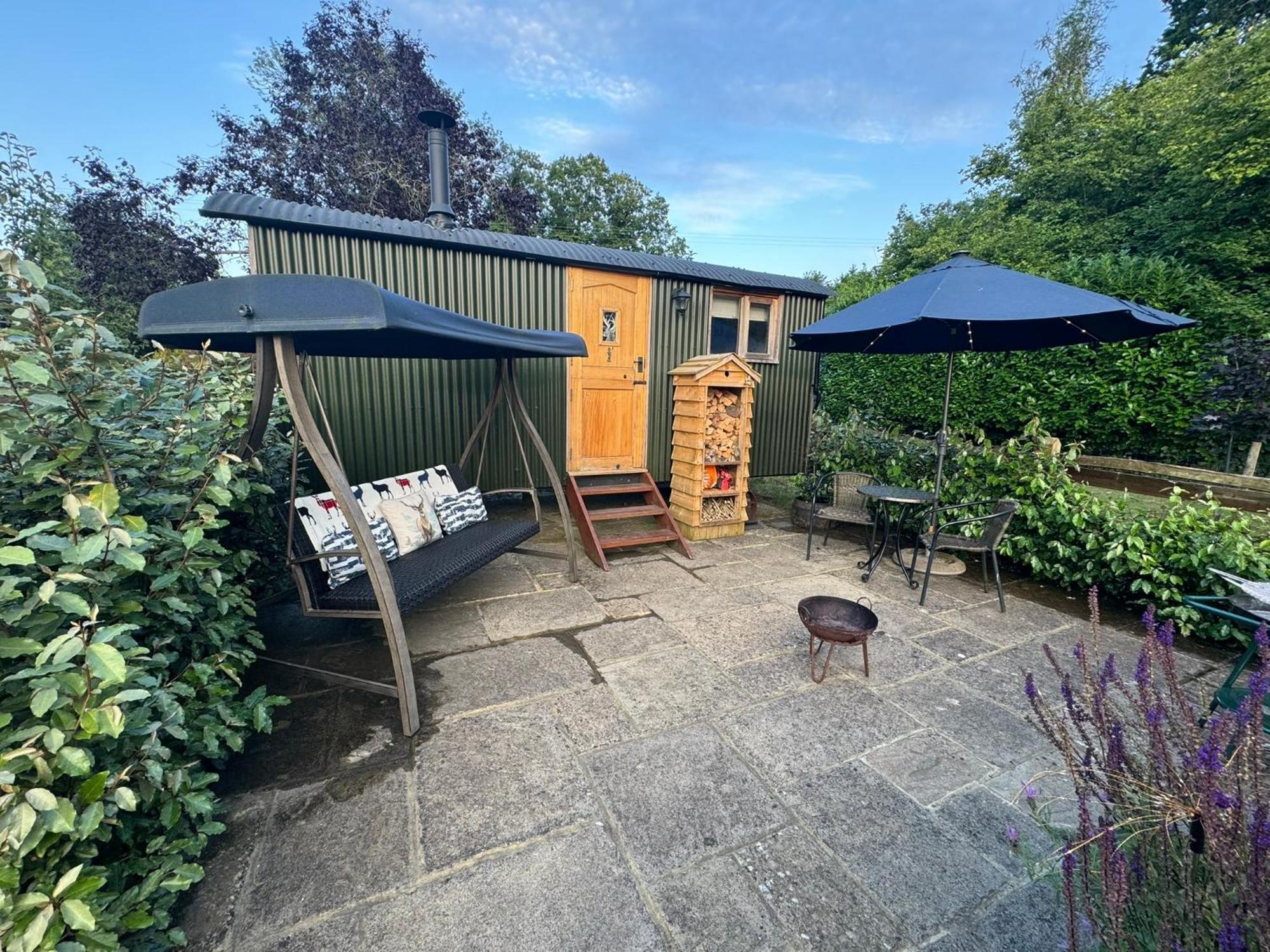 Forest View Shepherd Hut Ewhurst Extérieur photo